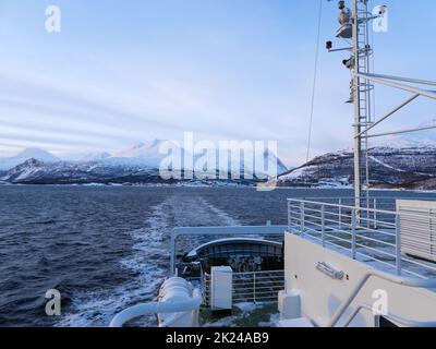 Die Lyngenalpen sind ein Gebirge im nordöstlichen Bezirk Troms Og Finnmark in Norwegen, östlich der Stadt Tromso. Stockfoto