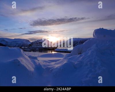 Olderdalen ist ein Hafen in Troms Og Finnmark County, Norwegen, und liegt am Kafjord. Stockfoto