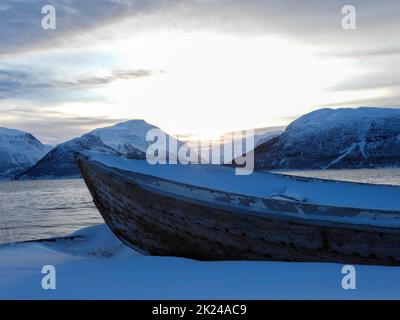 Olderdalen ist ein Hafen in Troms Og Finnmark County, Norwegen, und liegt am Kafjord. Stockfoto