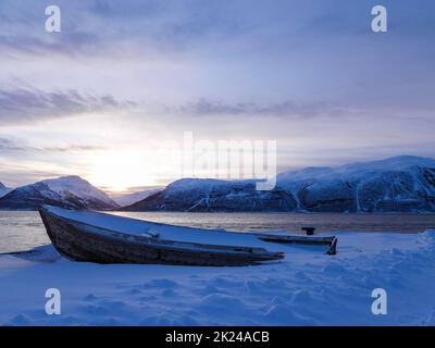 Olderdalen ist ein Hafen in Troms Og Finnmark County, Norwegen, und liegt am Kafjord. Stockfoto