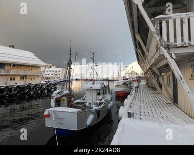 Honningsvag ist die nördlichste Stadt auf dem norwegischen Festland. Es befindet sich in der Gemeinde Nordkapp im Bezirk Troms Og Finnmark. Stockfoto