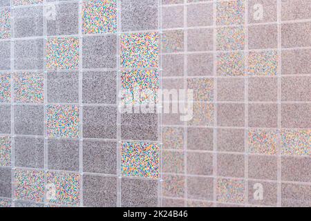 London, Großbritannien. 22. September 2022. Gesamtansicht der Vorschau auf die ‘The Currency’ von Damien Hirst, ein Werk, das 10.000 ähnliche, aber einzigartige Gemälde im Stil von Banknoten umfasst, die Hirst als eine Form handgemachter Währung in digitaler (NFT, nicht-fungibler Token) oder physischer Form verwenden könnte. 5.149 physische Gemälde wurden verkauft und ihre NFTs zerstört. NFTS von 4.851 Gemälden wurden verkauft und ihre physischen Äquivalente sind nun öffentlich ausgestellt, werden aber vom 23. September bis zum 31. Oktober 2022 in der Newport Gallery in Lambeth verbrannt. Kredit: Stephen Chung / Alamy Live Nachrichten Stockfoto