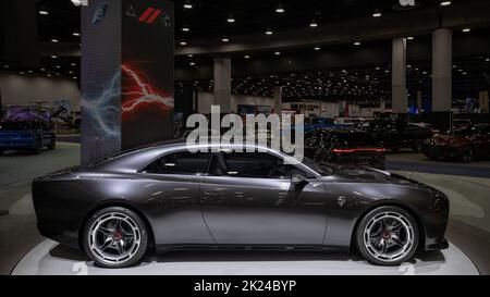 DETROIT, MI/USA - 14. SEPTEMBER 2022: Ein Dodge Charger, ein Konzeptfahrzeug der Marke Dayona SRT EV auf der North American International Detroit Auto Show (NAIAS). Stockfoto