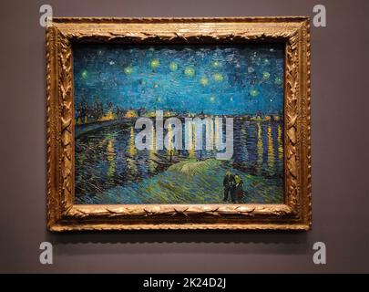 Paris, Frankreich - 30. Dezember 2021: Gemälde Sternennacht über der Rhone von Vincent van Gogh Gemälde im Museum d'Orsay in Paris, Frankreich. Stockfoto