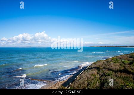 Blick auf die Küste und die Küste vom Whale Leuchtturm auf der Insel Re, Frankreich Stockfoto