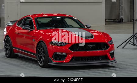 DETROIT, MI/USA - 14. SEPTEMBER 2022: Ein Ford Mustang Mach 1 aus dem Jahr 2022 auf der North American International Detroit Auto Show (NAIAS). Stockfoto