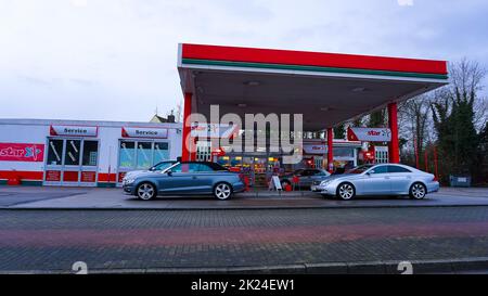 Dortmund, Deutschland - 28. Dezember 2021: Stern-Tankstelle in Dortmund, Deutschland - 28. Dezember 2021 Stockfoto