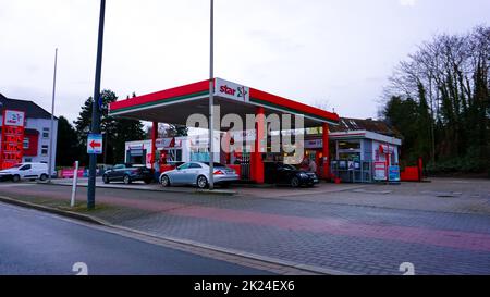 Dortmund, Deutschland - 28. Dezember 2021: Stern-Tankstelle in Dortmund, Deutschland - 28. Dezember 2021 Stockfoto