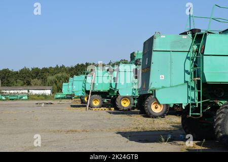 Russland, Poltavskaya Dorf - 6. September 2015: Mähdrescher Don Agricultural Machinery Stockfoto