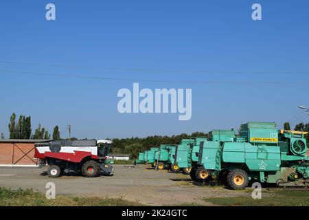 Russland, Poltavskaya Dorf - 6. September 2015: Mähdrescher Don Agricultural Machinery Stockfoto