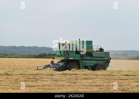 Russland, Poltavskaya Dorf - 6. September 2015: Mähdrescher Don Agricultural Machinery Stockfoto