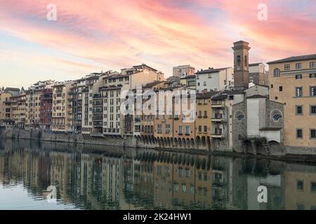 Florenz, Italien. Januar 2022. Blick auf den Lungarno im historischen Zentrum der Stadt Stockfoto
