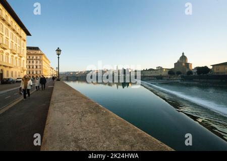 Florenz, Italien. Januar 2022. Blick auf den Lungarno im historischen Zentrum der Stadt Stockfoto