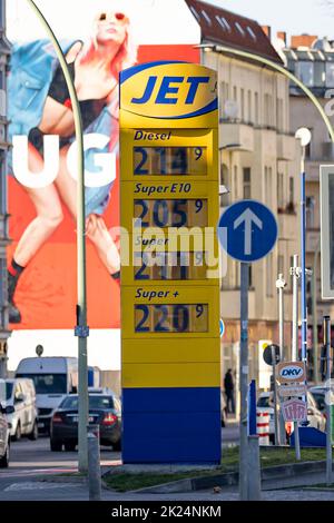 An den Tankstellen in Berlin explodieren die Preise für Diesel und Benzin geradezu. Stockfoto