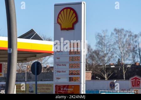 An den Tankstellen in Berlin explodieren die Preise für Diesel und Benzin geradezu. Stockfoto