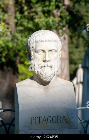 Rom, Italien - 10. Oktober 2020: Pythagoras Büstenskulptur in den Gärten der Villa Borghese Stockfoto