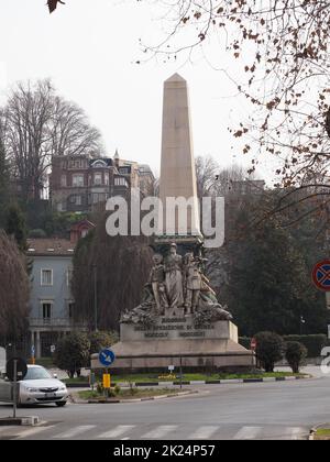 TURIN, ITALIEN - UM FEBRUAR 2022: Gedenkstätte des Krimkrieges des Bildhauers Luigi Belli um 1892 Stockfoto