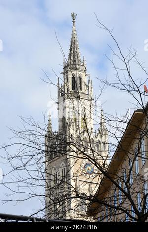 Der Turm des Rathauses in München mit dem Glockenspiel, Bayern, Deutschland, Europa - der Turm des Rathauses in München mit dem Glockenspiel Bava Stockfoto