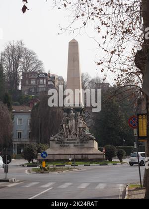 TURIN, ITALIEN - UM FEBRUAR 2022: Gedenkstätte des Krimkrieges des Bildhauers Luigi Belli um 1892 Stockfoto