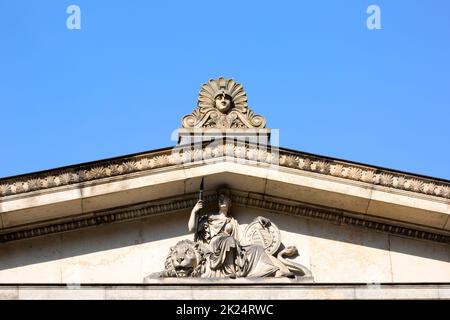 Dresden, Deutschland - 23. September 2020 : Giebel des historischen Gebäudes der Box Office der Semperoper Stockfoto