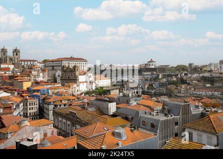 Porto, Portugal. März 2022. Panoramablick auf das Stadtzentrum Stockfoto