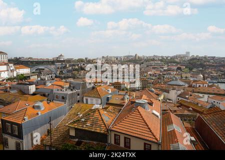 Porto, Portugal. März 2022. Panoramablick auf das Stadtzentrum Stockfoto