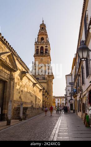 Cordoba, Spanien - 11. August 2021: Blick auf die Moschee Kathedrale von Cordoba, Mezquita Catedral de Cordoba, auch bekannt als die große Moschee oder Mezquita, monum Stockfoto