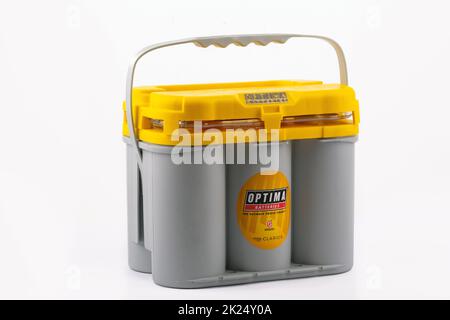 WETZLAR, DEUTSCHLAND 2022-04-20: Optima Yellow Top Battery. OPTIMA-Batterien sind High Performance-Autobatterie ist eine mit Premium-Startleistung. Stockfoto