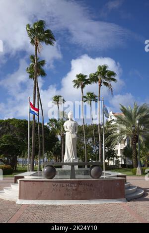 ORANJESTAD, ARUBA - 14. DEZEMBER 2020: Queen Wilhelmina Park im Stadtzentrum von Oranjestad auf der Karibikinsel Aruba (Selective Focus, Focus Stockfoto