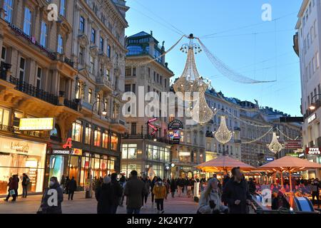Der Graben im Zentrum von Wien im Winter am Abend, Österreich, Europa - der Graben in der Wiener Innenstadt im Winter am Abend, Österreich, Europa - Stockfoto
