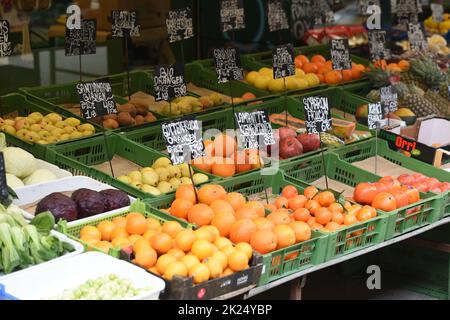 Der bekannte Naschmarkt in Wien, Österreich, Europa - der berühmte grüne Markt Naschmarkt in Wien, Österreich, Europa Stockfoto