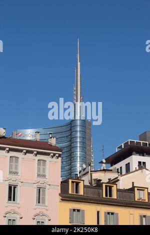 MAILAND, ITALIEN 26. Dezember 2021 - der berühmte Wolkenkratzer des UniCredit Tower befindet sich im modernen Viertel von Mailand in der Nähe des Bahnhofs Garibaldi, Mailand, Italien Stockfoto