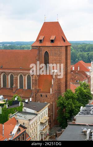 Torun, Polen - 27. Juni 2020: Luftaufnahme der Stadt von der Spitze des Rathausturms der gotischen Kathedrale von Torun Stockfoto