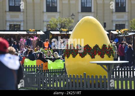 Ostermarkt beim weltbekannten Schloss Schönbrunn in Wien, Österreich - Ostermarkt im weltberühmten Schloss Schönbrunn in Wien, Österreich Stockfoto