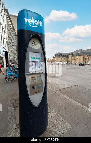 Stadt Luxemburg, Mai 2022. Die Fahrradverleihsäule im Stadtzentrum Stockfoto