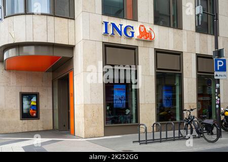 Luxemburg-Stadt, Mai 2022. Das Zeichen einer ING-Bankfiliale an einer Straße im Stadtzentrum Stockfoto