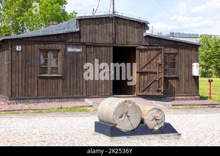 Majdanek; Lublin; Polen - 25. Mai 2022: Majdanek Nazi-Konzentrations- und Vernichtungslager ( Konzentrationslager Lublin), Ansicht der hölzernen Baracke undh Stockfoto