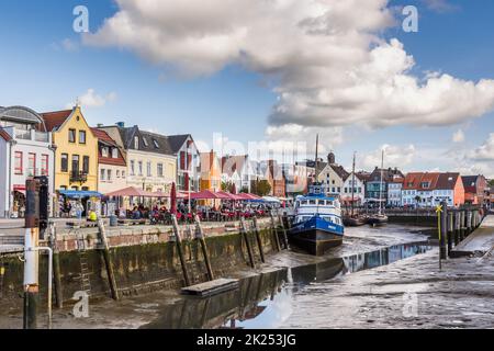 Husum, Schleswig-Holstein, Deutschland - 13. September 2018. Hafen von Husum bei Ebbe Stockfoto