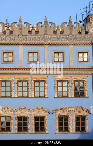 Lublin, Polen - 23. Mai 2022: Mittelalterliche dekorative Mietshäuser auf dem Altstädter Ring Stockfoto