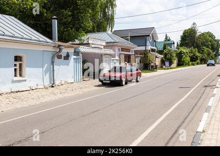 Kolomna, Russland - 10. Juni 2022: Museum für geschmackvolle Geschichte von Kolomna pastila in Nikola's Posad. Typische alte Stadthäuser im Stadtteil Posad in der Altstadt von Ko Stockfoto