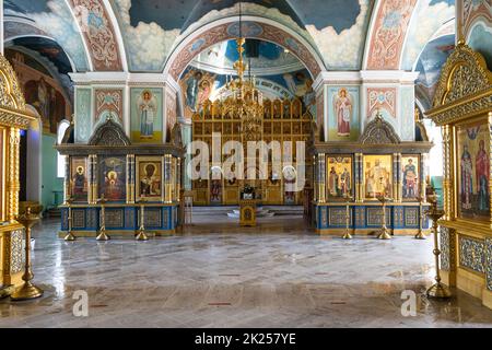 Kolomna, Russland - 10. Juni 2022: Innenraum der Kirche der Ikone der Gottesmutter von Tichwin vom Kreml von Kolomna in der Altstadt von Kolomna Stockfoto