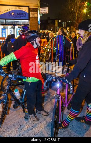 Living Streets, eine Organisation, die sich für sicherere Straßen für Fußgänger und Radfahrer einsetzt, bei einer Demonstration in North London, Großbritannien Stockfoto