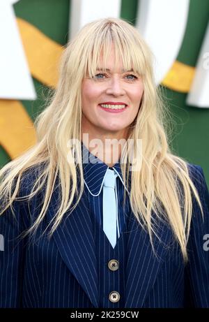 Edith Bowman nimmt an der Europa-Premiere von „Amsterdam“ am Odeon Luxe Leicester Square in London, England, Teil. Stockfoto