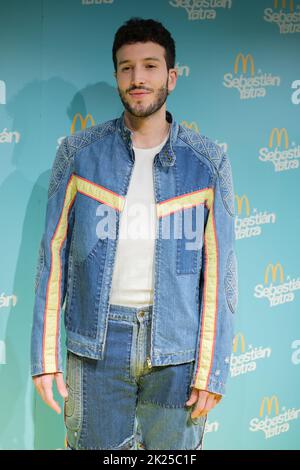 Madrid, Spanien. 22. September 2022. Der kolumbianische Sänger Sebastian Yatra nimmt an der Präsentation neuer McDonalds-Produkte in Madrid Teil. Kredit: SOPA Images Limited/Alamy Live Nachrichten Stockfoto