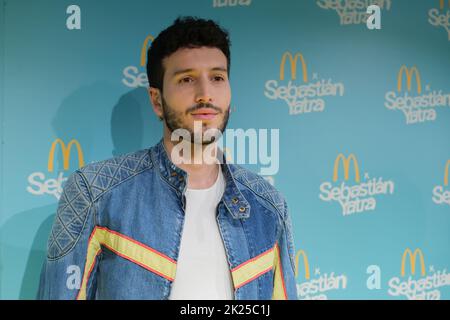 Madrid, Spanien. 22. September 2022. Der kolumbianische Sänger Sebastian Yatra nimmt an der Präsentation neuer McDonalds-Produkte in Madrid Teil. Kredit: SOPA Images Limited/Alamy Live Nachrichten Stockfoto