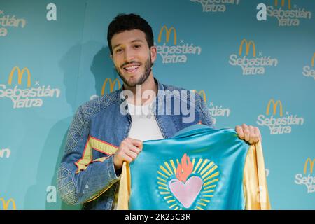 Madrid, Spanien. 22. September 2022. Der kolumbianische Sänger Sebastian Yatra nimmt an der Präsentation neuer McDonalds-Produkte in Madrid Teil. Kredit: SOPA Images Limited/Alamy Live Nachrichten Stockfoto