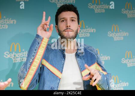 Madrid, Spanien. 22. September 2022. Der kolumbianische Sänger Sebastian Yatra nimmt an der Präsentation neuer McDonalds-Produkte in Madrid Teil. Kredit: SOPA Images Limited/Alamy Live Nachrichten Stockfoto