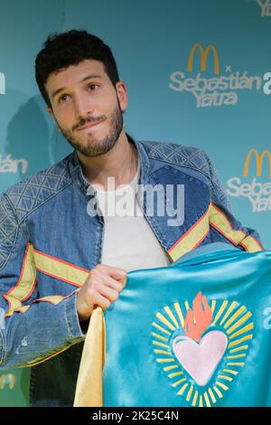 Madrid, Spanien. 22. September 2022. Der kolumbianische Sänger Sebastian Yatra nimmt an der Präsentation neuer McDonalds-Produkte in Madrid Teil. Kredit: SOPA Images Limited/Alamy Live Nachrichten Stockfoto