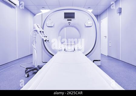 MRT - Kernspintomographie im Krankenhaus, medizinische Geräte. Stockfoto