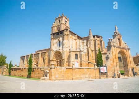 Kirche Santa Maria la Real. Sasamon, Provinz Burgos, Castilla Leon, Spanien. Stockfoto